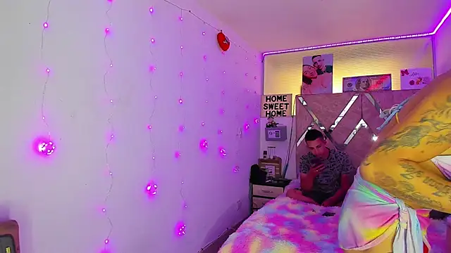 parejacaliente20154 online show from March 6, 2026, 2:02 pm