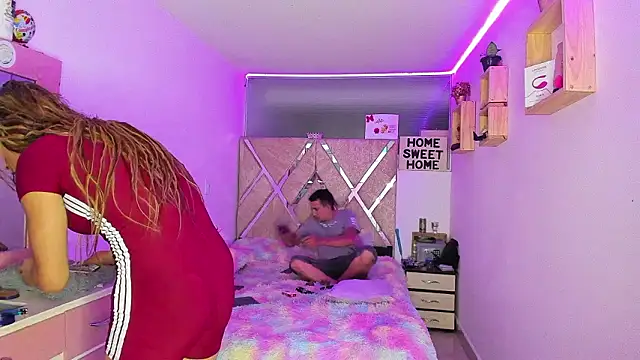 parejacaliente20154 online show from March 24, 2026, 11:04 am