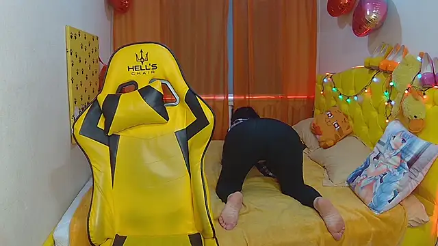 SandraHormas online show from March 10, 2025, 2:16 pm