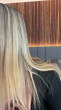 EmiilyAdams  online show from April 8, 2026, 9:37 pm