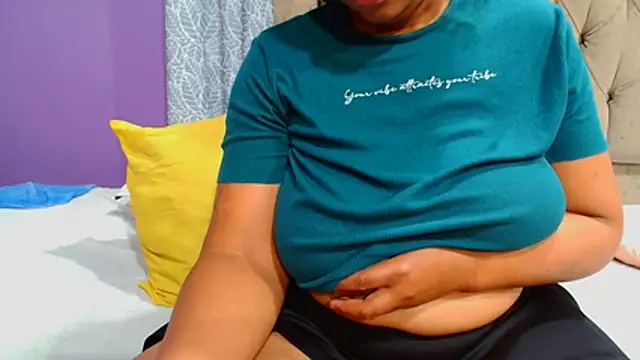 YELLOWBUSTYMELLONS online show from February 21, 2026, 6:09 pm