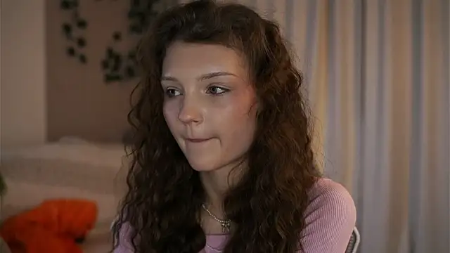 Snapshot of CindyGarrison chatting on November 16, 2025, 11:32 pm CindyGarrison online show from November 16, 2025, 11:32 pm