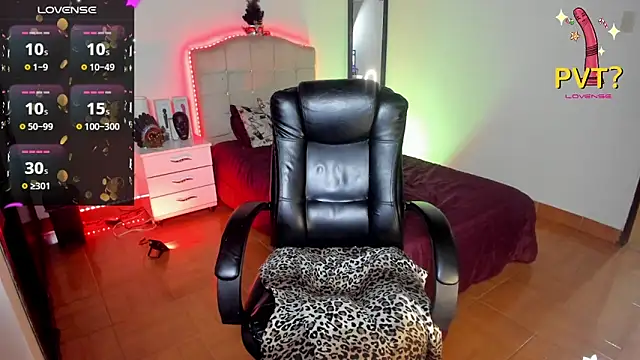 Snapshot of vampirellaa_crazy_ chatting on December 4, 2024, 1:47 am vampirellaa crazy online show from December 4, 2024, 1:47 am