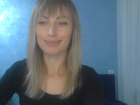 Snapshot of EffectMaya chatting on November 9, 2025, 2:37 pm EffectMaya online show from November 9, 2025, 2:37 pm