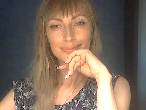 Snapshot of EffectMaya chatting on June 8, 2026, 4:18 pm EffectMaya online show from June 8, 2026, 4:18 pm