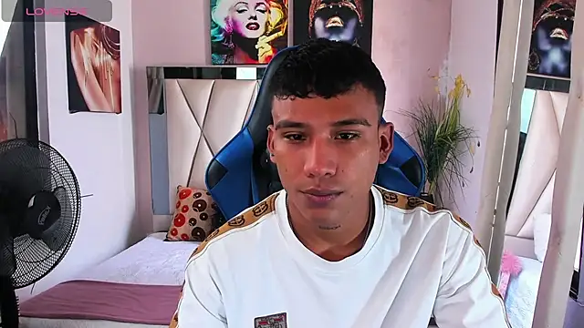 Backsex boy online show from February 26, 2025, 4:14 pm