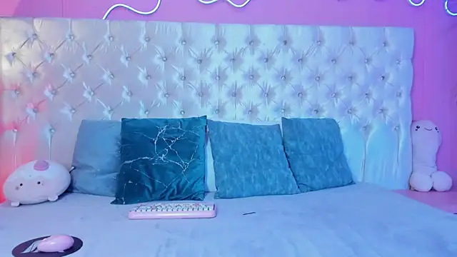 Julieta Cortes   online show from December 16, 2025, 12:10 pm