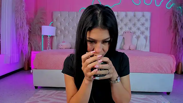 Julieta Cortes   online show from March 5, 2026, 11:50 am