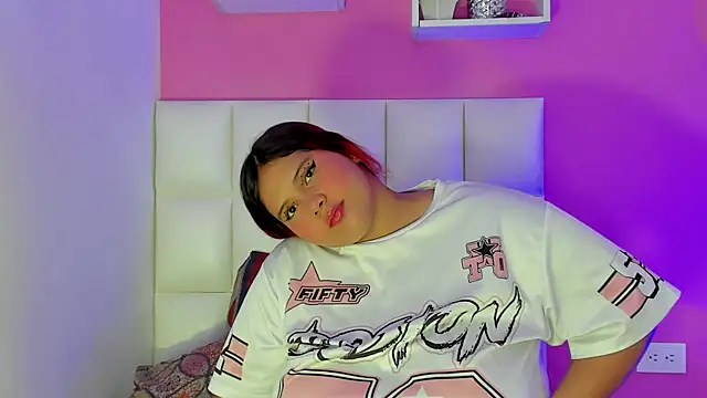 Alanna hot3 online show from July 3, 2026, 5:52 pm