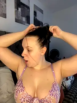 Snapshot of riri_bstvx chatting on October 30, 2025, 9:00 am riri bstvx online show from October 30, 2025, 9:00 am