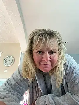 Snapshot of chloefeel chatting on June 10, 2026, 6:45 am chloefeel online show from June 10, 2026, 6:45 am