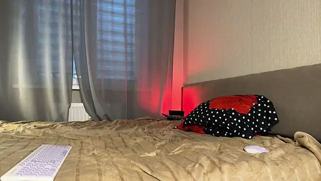 Snapshot of weshycouple chatting on October 15, 2025, 7:25 pm weshycouple online show from October 15, 2025, 7:25 pm