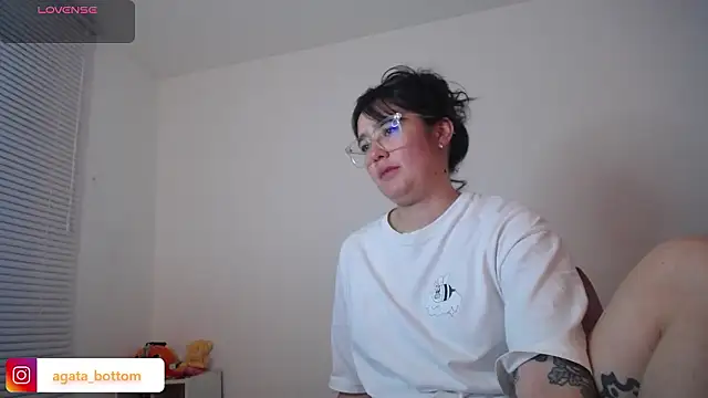 NewAgatha Bolton online show from February 12, 2026, 11:22 pm