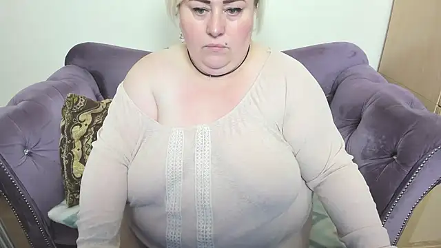 fashiona online show from November 1, 2025, 9:44 am