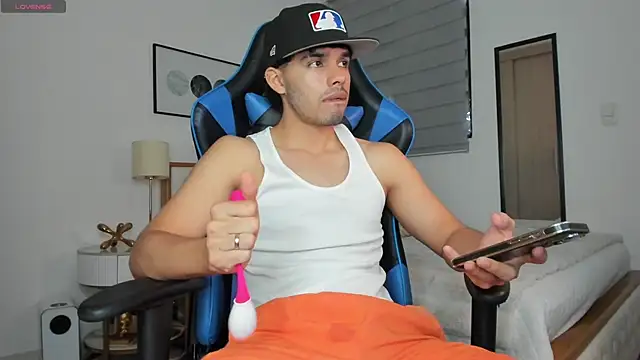 Snapshot of mateoleonee chatting on December 3, 2024, 7:00 pm mateoleonee online show from December 3, 2024, 7:00 pm