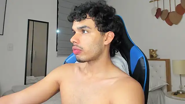 Snapshot of mateoleonee chatting on January 2, 2025, 1:17 am mateoleonee online show from January 2, 2025, 1:17 am