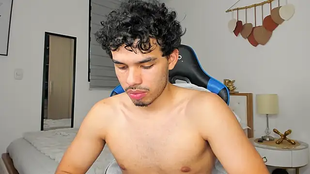 Snapshot of mateoleonee chatting on January 2, 2025, 4:20 am mateoleonee online show from January 2, 2025, 4:20 am