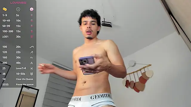 Snapshot of mateoleonee chatting on January 11, 2025, 6:56 am mateoleonee online show from January 11, 2025, 6:56 am