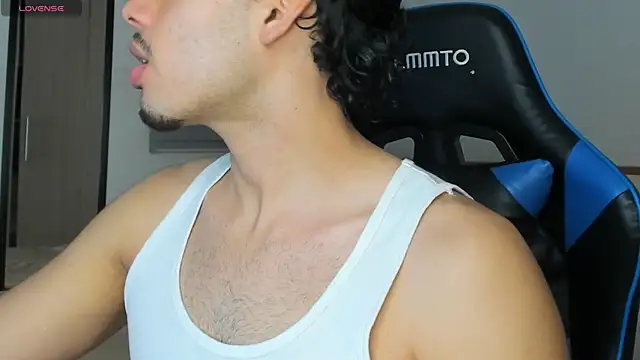 Snapshot of mateoleonee chatting on January 19, 2025, 12:38 am mateoleonee online show from January 19, 2025, 12:38 am