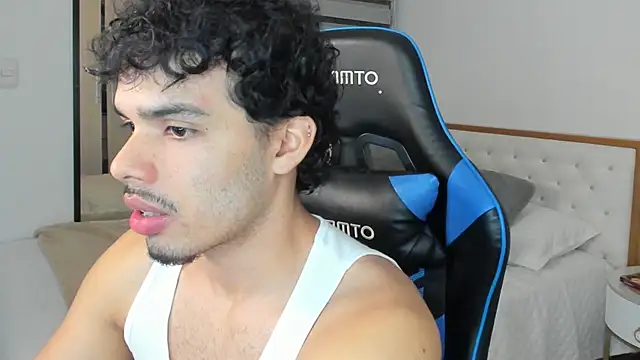 Snapshot of mateoleonee chatting on January 21, 2025, 1:18 am mateoleonee online show from January 21, 2025, 1:18 am