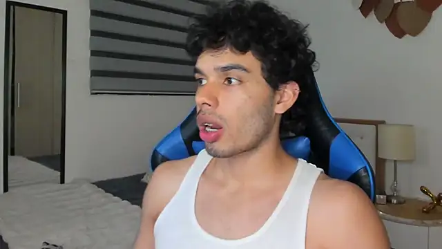 Snapshot of mateoleonee chatting on February 2, 2025, 11:53 pm mateoleonee online show from February 2, 2025, 11:53 pm