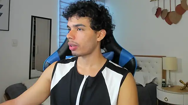 Snapshot of mateoleonee chatting on February 5, 2025, 6:26 pm mateoleonee online show from February 5, 2025, 6:26 pm