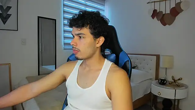 Snapshot of mateoleonee chatting on February 12, 2025, 5:05 pm mateoleonee online show from February 12, 2025, 5:05 pm