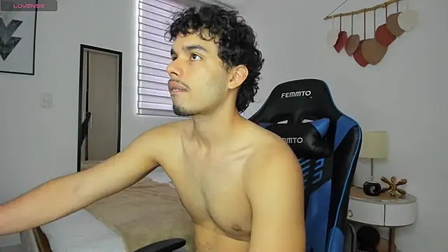 Snapshot of mateoleonee chatting on February 16, 2025, 6:43 pm mateoleonee online show from February 16, 2025, 6:43 pm