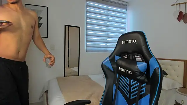 Snapshot of mateoleonee chatting on February 18, 2025, 3:43 pm mateoleonee online show from February 18, 2025, 3:43 pm