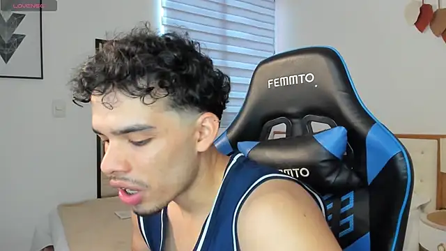 Snapshot of mateoleonee chatting on February 20, 2025, 6:02 pm mateoleonee online show from February 20, 2025, 6:02 pm