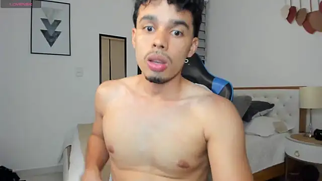 Snapshot of mateoleonee chatting on February 21, 2025, 1:55 am mateoleonee online show from February 21, 2025, 1:55 am