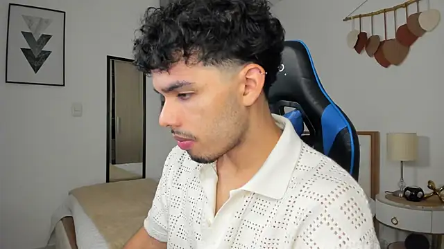 Snapshot of mateoleonee chatting on February 23, 2025, 12:41 am mateoleonee online show from February 23, 2025, 12:41 am