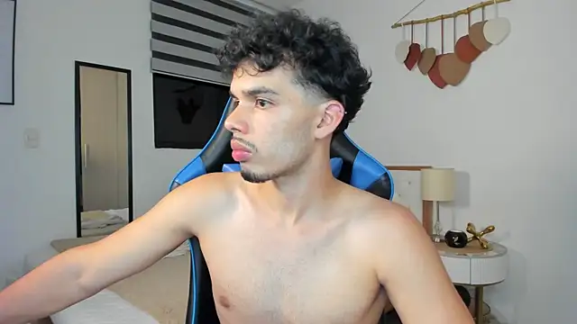 Snapshot of mateoleonee chatting on February 25, 2025, 3:52 am mateoleonee online show from February 25, 2025, 3:52 am