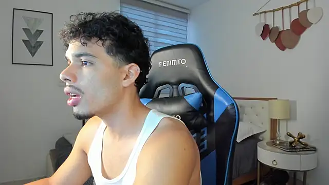 Snapshot of mateoleonee chatting on March 5, 2025, 8:00 pm mateoleonee online show from March 5, 2025, 8:00 pm