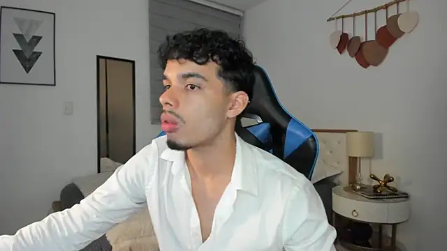 Snapshot of mateoleonee chatting on March 6, 2025, 11:31 pm mateoleonee online show from March 6, 2025, 11:31 pm