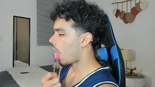 Snapshot of mateoleonee chatting on March 13, 2025, 11:59 pm mateoleonee online show from March 13, 2025, 11:59 pm