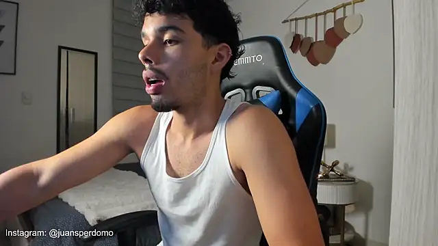 Snapshot of mateoleonee chatting on March 16, 2025, 1:07 am mateoleonee online show from March 16, 2025, 1:07 am