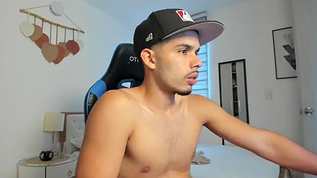 Snapshot of mateoleonee chatting on September 18, 2025, 6:21 pm mateoleonee online show from September 18, 2025, 6:21 pm