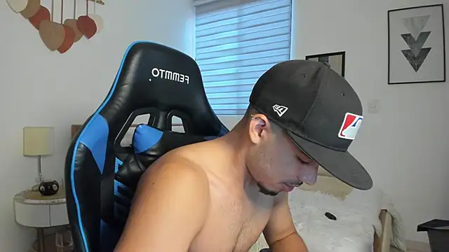 Snapshot of mateoleonee chatting on October 1, 2025, 8:48 pm mateoleonee online show from October 1, 2025, 8:48 pm