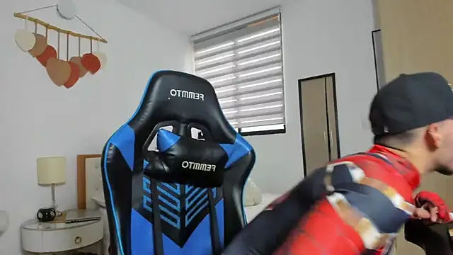 Snapshot of mateoleonee chatting on October 13, 2025, 7:25 pm mateoleonee online show from October 13, 2025, 7:25 pm