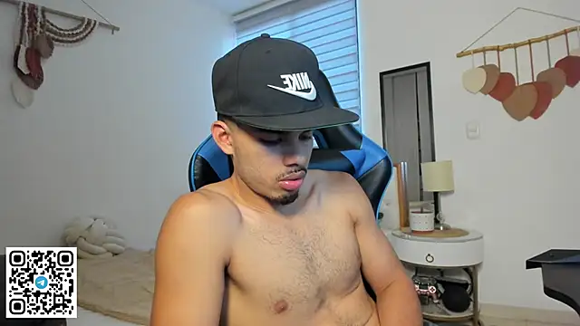 Snapshot of mateoleonee chatting on December 16, 2025, 8:03 pm mateoleonee online show from December 16, 2025, 8:03 pm