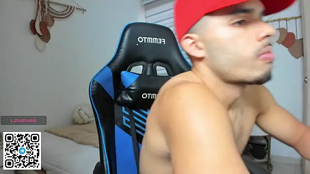 Snapshot of mateoleonee chatting on December 17, 2025, 8:26 pm mateoleonee online show from December 17, 2025, 8:26 pm