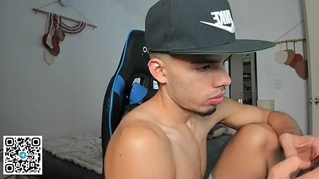 Snapshot of mateoleonee chatting on January 6, 2026, 4:32 pm mateoleonee online show from January 6, 2026, 4:32 pm