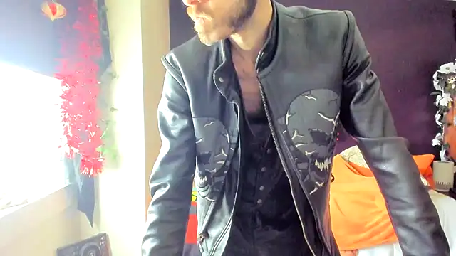 Snapshot of leatherz69 chatting on March 3, 2025, 5:29 pm leatherz69 online show from March 3, 2025, 5:29 pm