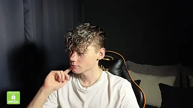 Keytaro online show from December 21, 2025, 10:50 pm