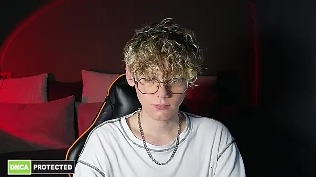 Keytaro online show from March 26, 2026, 1:38 pm