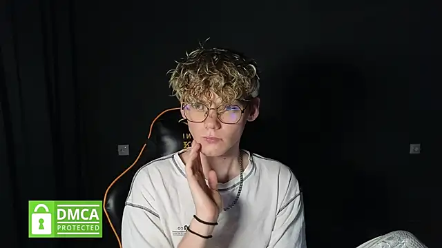 Keytaro online show from April 22, 2026, 10:55 pm