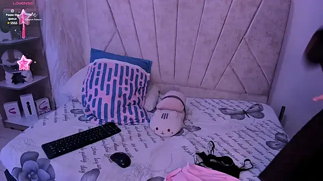 Snapshot of Kaela18 chatting on December 6, 2024, 1:11 pm Kaela18 online show from December 6, 2024, 1:11 pm