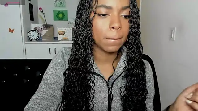 Snapshot of Marce_22 chatting on December 13, 2024, 12:42 am Marce 22 online show from December 13, 2024, 12:42 am