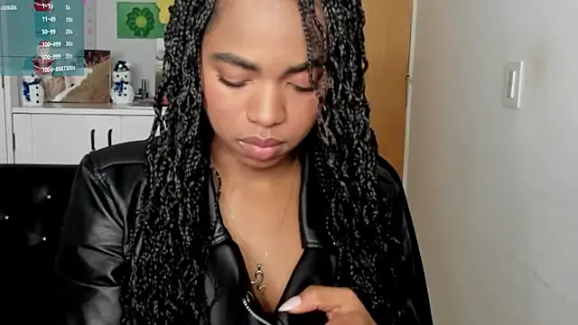 Snapshot of Marce_22 chatting on December 25, 2024, 12:48 am Marce 22 online show from December 25, 2024, 12:48 am